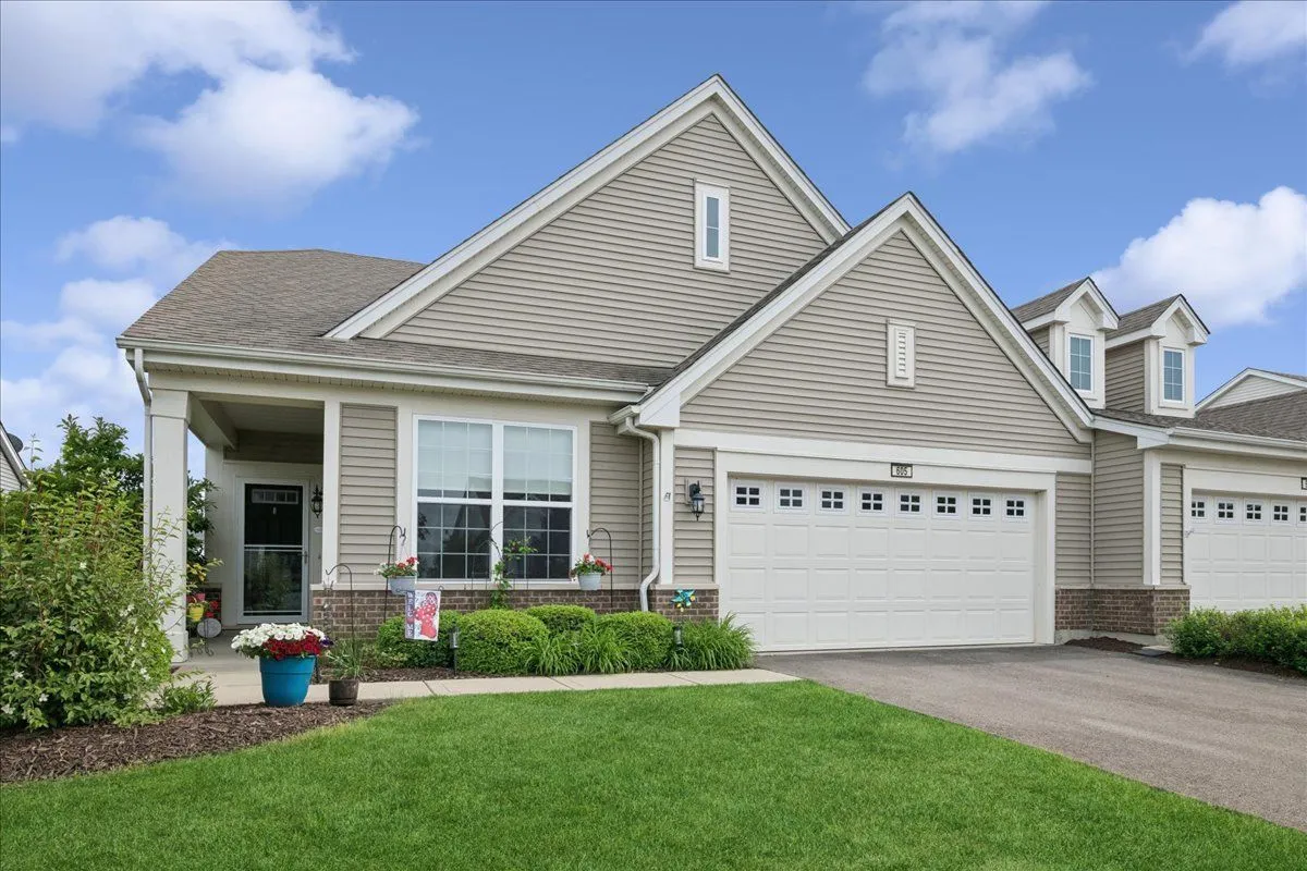 Property Slideshow image 1 of 26 | 605 n falls cir, Pingree Grove, IL, 60140