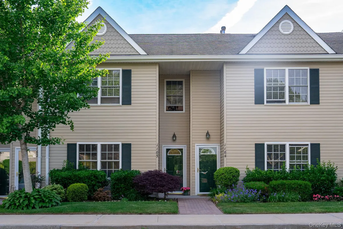 Property Slideshow image 1 of 29 | 1165 savoy dr, Huntington, NY, 11747