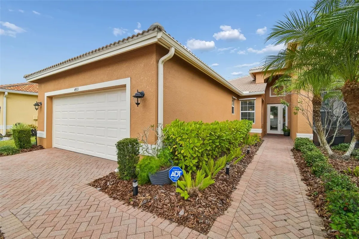 Property Slideshow image 1 of 79 | 4913 marble springs cir, Wimauma, FL, 33598