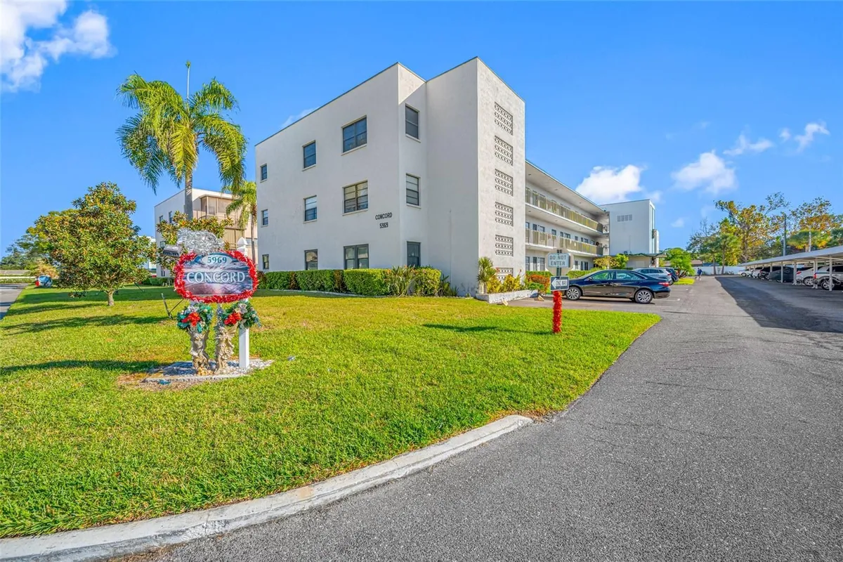 Property Slideshow image 1 of 39 | 5969 terrace park dr n unit 303, Saint Petersburg, FL, 33709