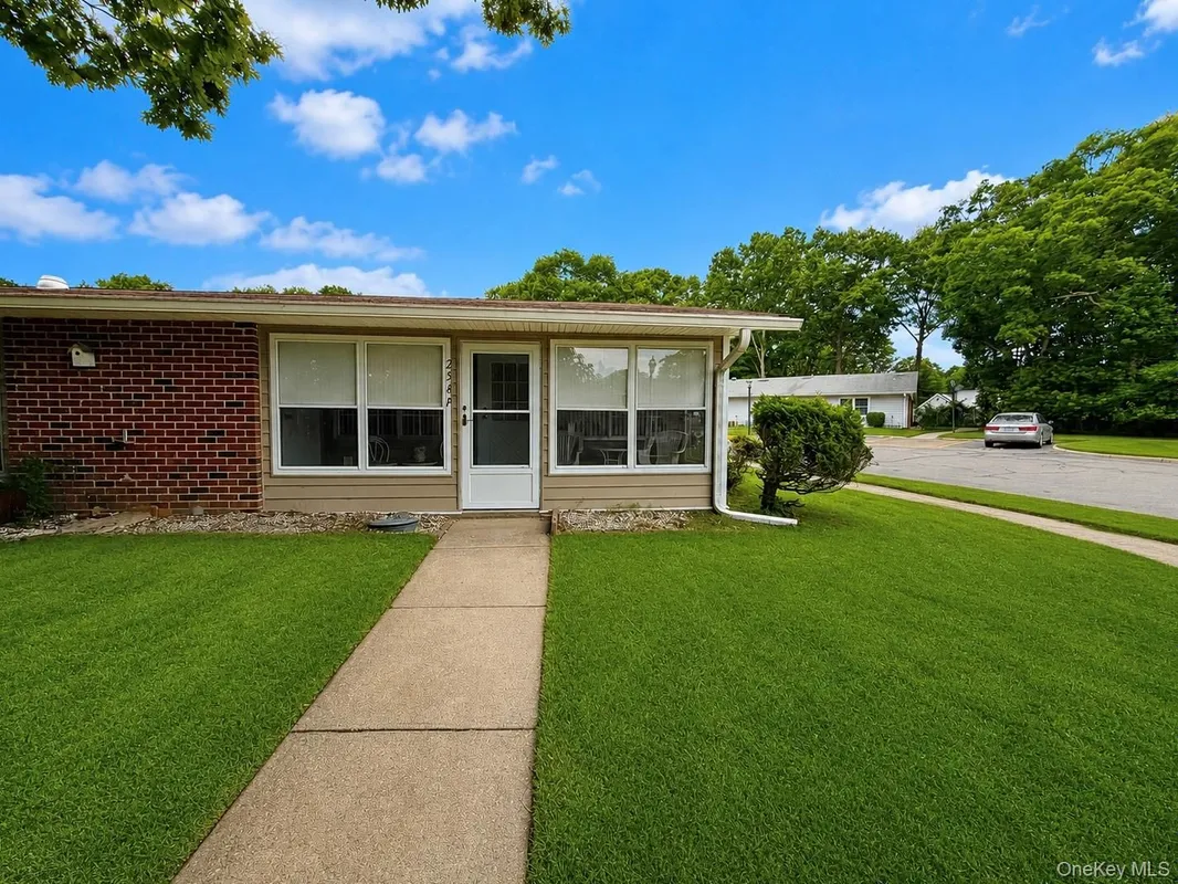 Property Slideshow image 1 of 17 | 258 newcastle ct f, Brookhaven, NY, 11961