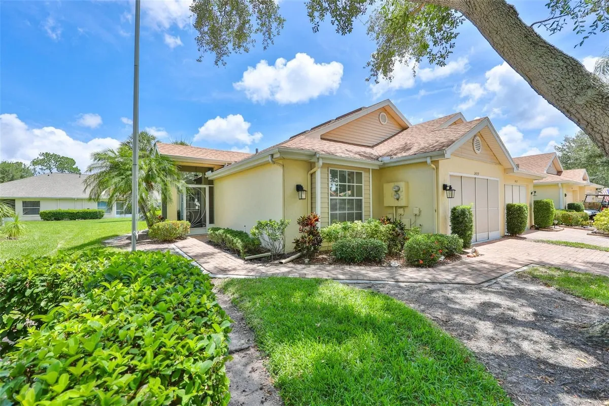 Property Slideshow image 1 of 47 | 2429 new haven cir, Sun City Center, FL, 33573