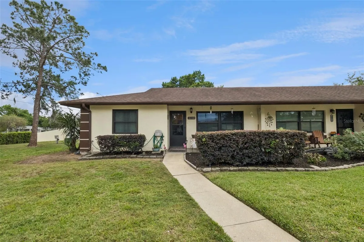 Property Slideshow image 1 of 20 | 12532 orangewood ct, Tavares, FL, 32778