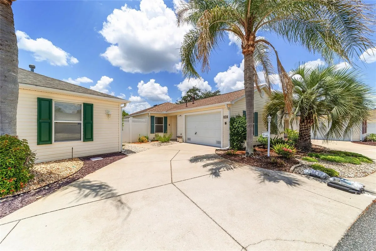 Property Slideshow image 1 of 55 | 440 valverda dr, The Villages, FL, 32162