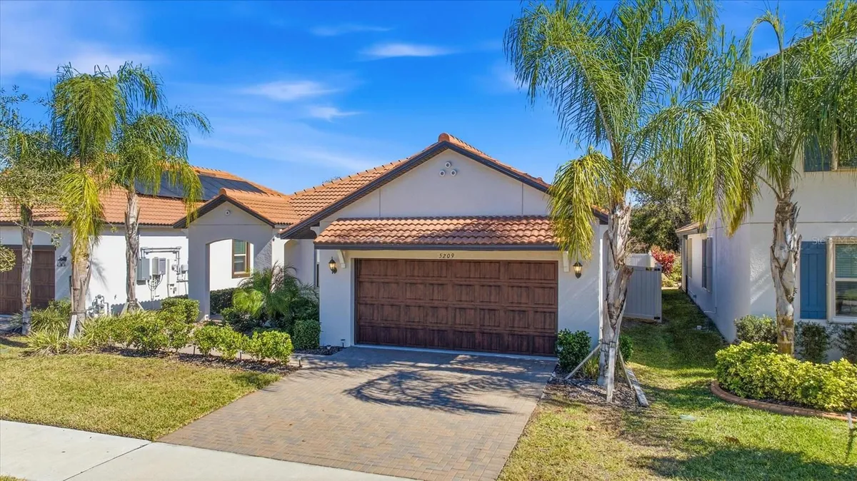 Property Slideshow image 1 of 49 | 5209 windy grove dr, Wimauma, FL, 33598