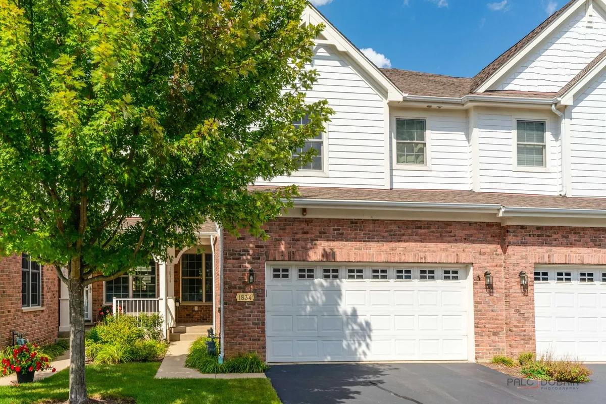 Property Slideshow image 1 of 36 | 1834 torrey pkwy, Libertyville, IL, 60048