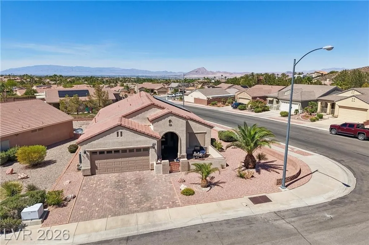 Property Slideshow image 1 of 52 | 586 cypress gardens pl, Henderson, NV, 89012
