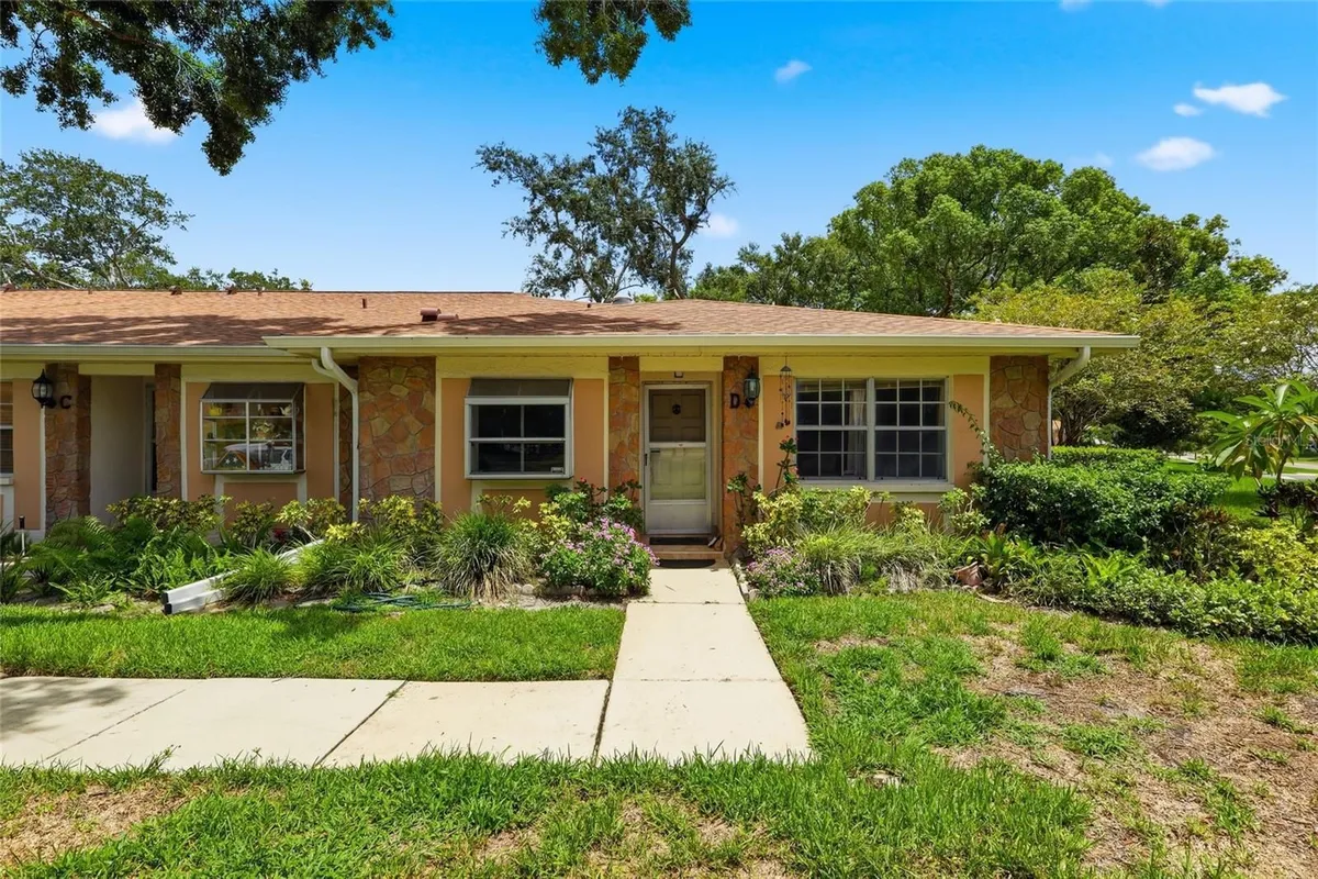 Property Slideshow image 1 of 20 | 2211 lark cir d, Palm Harbor, FL, 34684