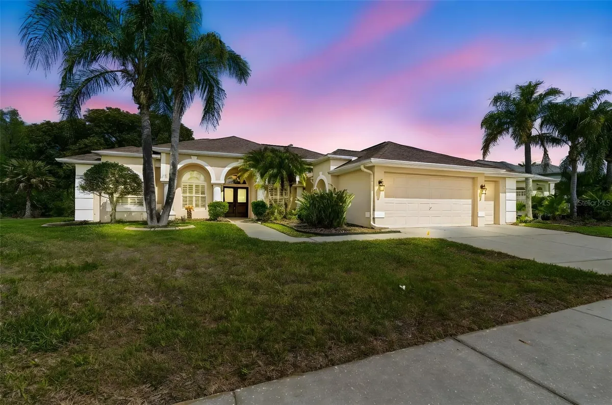 Property Slideshow image 1 of 99 | 7424 melogold cir, Land O Lakes, FL, 34637