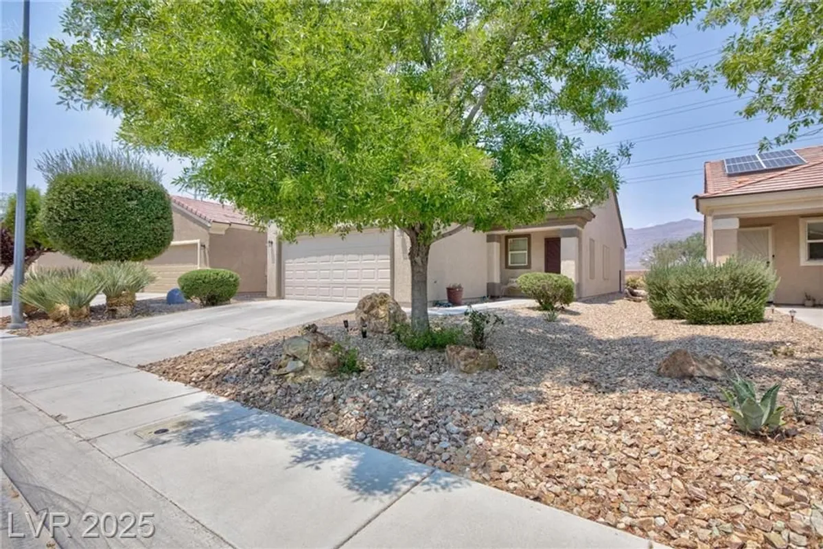 Property Slideshow image 1 of 32 | 2320 willow wren dr, North Las Vegas, NV, 89084