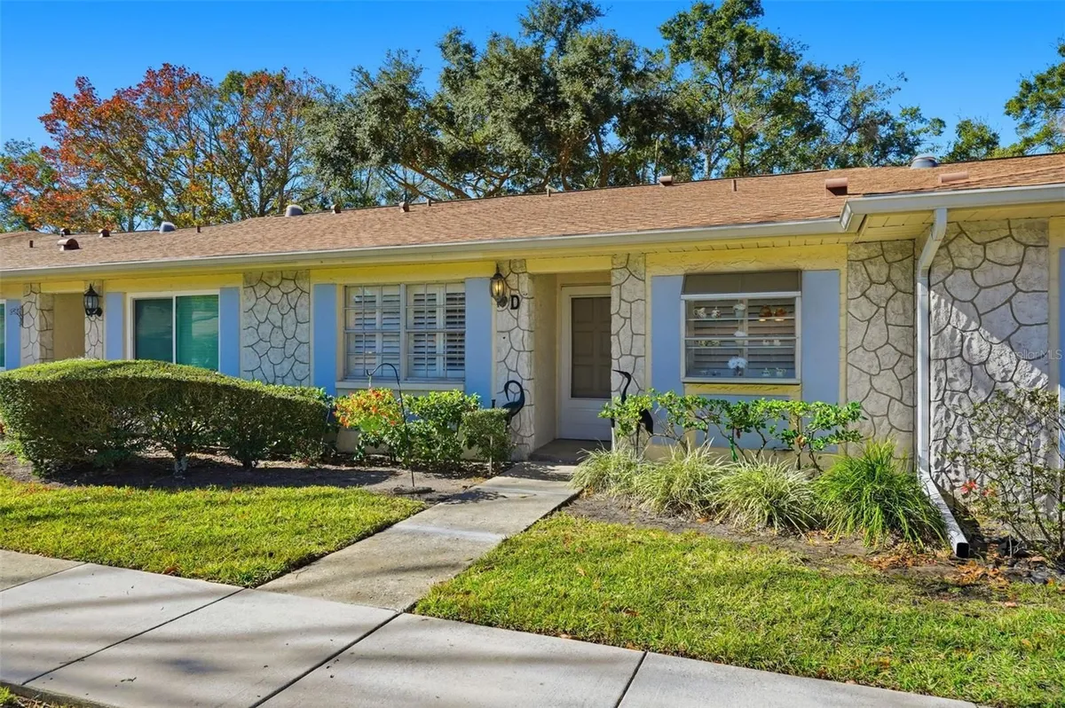 Property Slideshow image 1 of 36 | 2238 lark cir d, Palm Harbor, FL, 34684