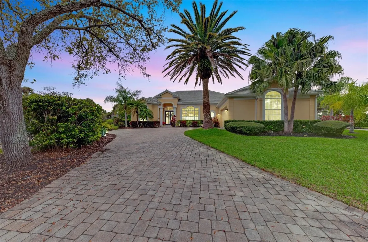 Property Slideshow image 1 of 100 | 18 saint croix way, Englewood, FL, 34223
