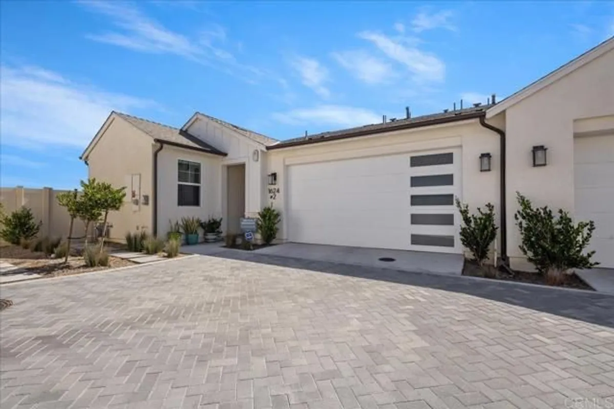 Property Slideshow image 1 of 28 | 1624 calle oxton 2, Chula Vista, CA, 91913