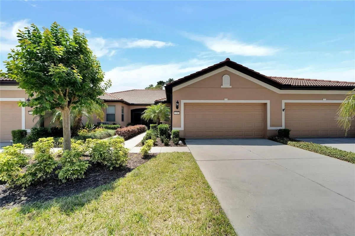 Property Slideshow image 1 of 35 | 428 seneca falls dr, Apollo Beach, FL, 33572