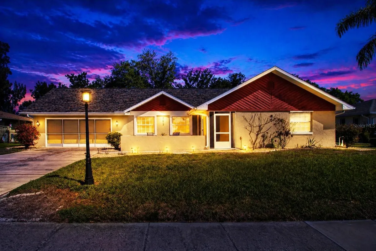 Property Slideshow image 1 of 58 | 203 amesbury cir, Sun City Center, FL, 33573