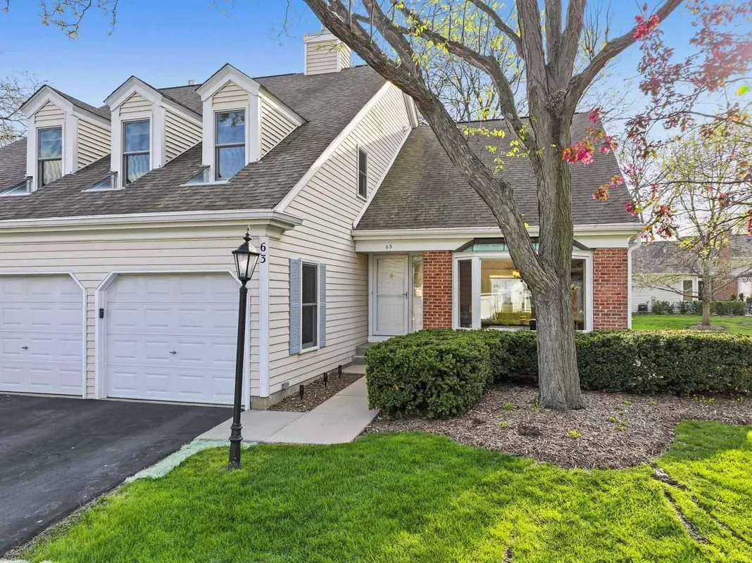 Property Slideshow image 1 of 23 | 63 country club dr, Prospect Heights, IL, 60070