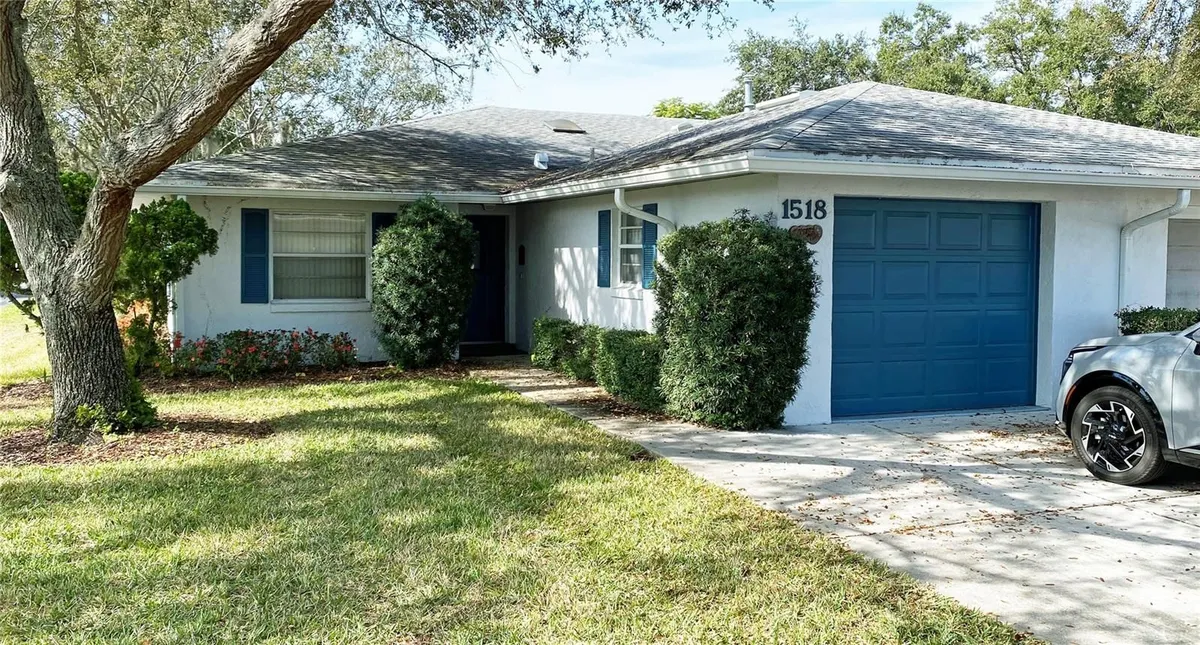 Property Slideshow image 1 of 11 | 1518 oakview cir, Winter Haven, FL, 33880