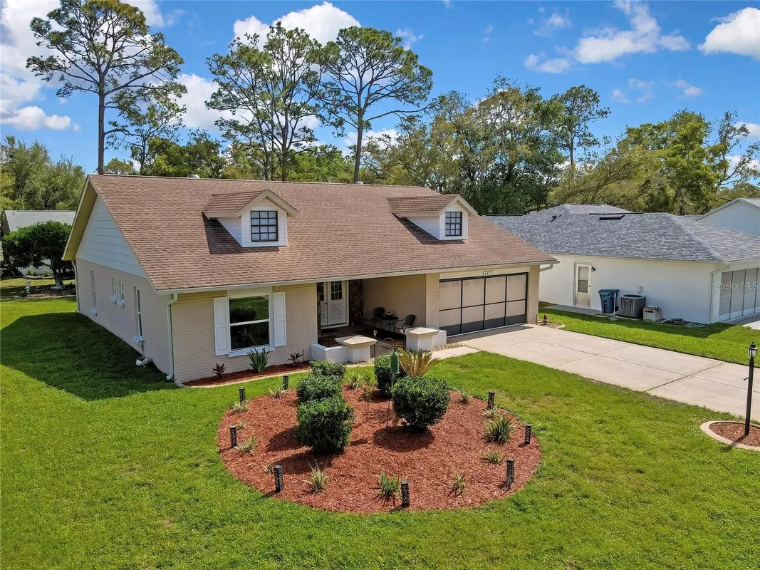 Property Slideshow image 1 of 39 | 6433 lost tree ln, Spring Hill, FL, 34606