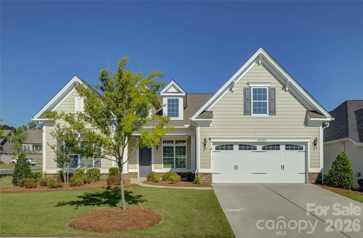 Property Slideshow image 1 of 48 | 82105 standing oak dr, Charlotte, NC, 28278