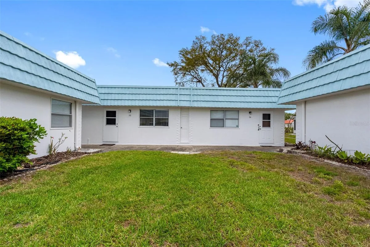 Property Slideshow image 1 of 48 | 1801 bedford ln 33, Sun City Center, FL, 33573