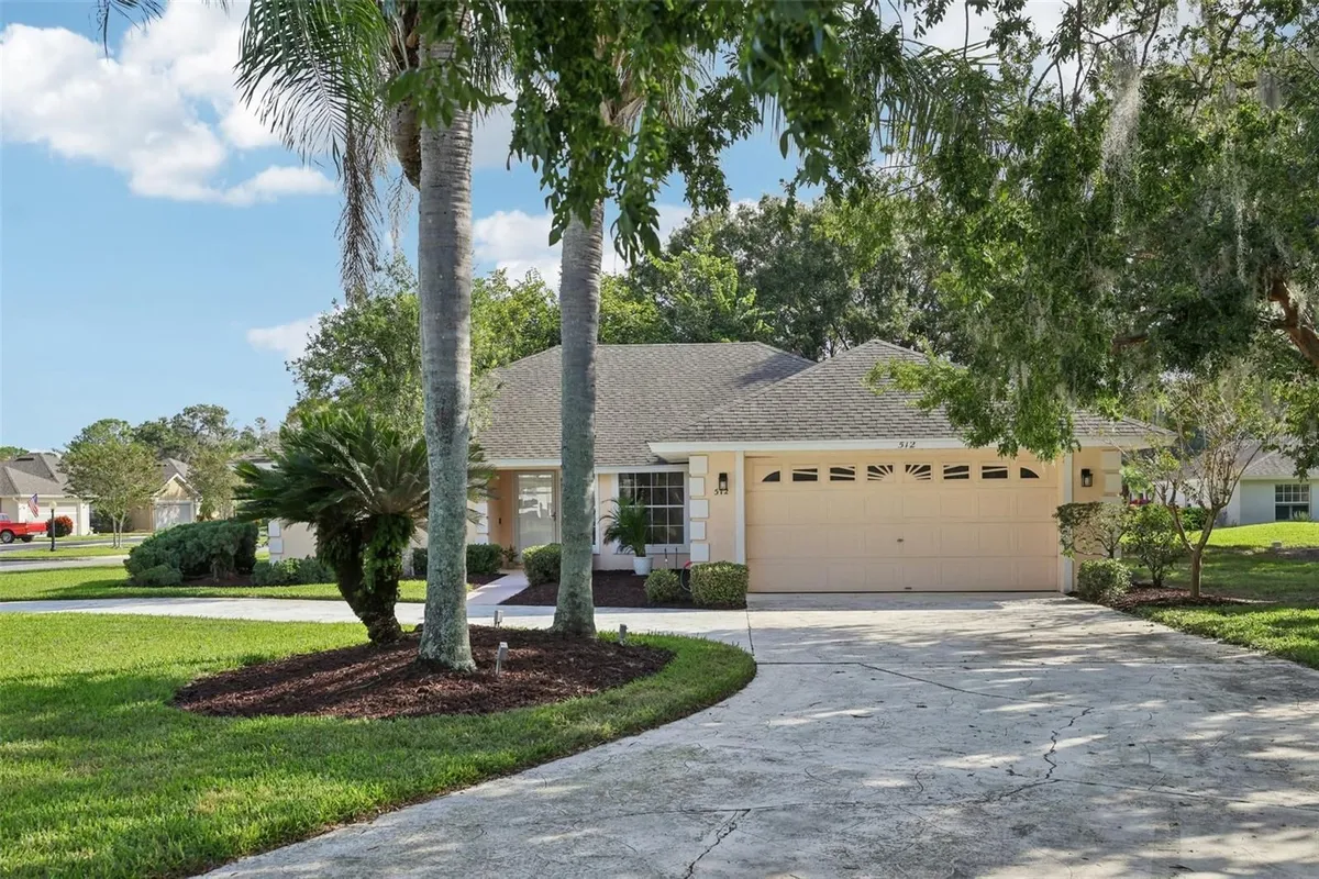 Property Slideshow image 1 of 41 | 512 juniper way, Tavares, FL, 32778