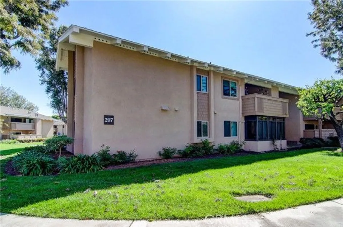 Property Slideshow image 1 of 24 | 8788 coral springs ct 207f, Huntington Beach, CA, 92646