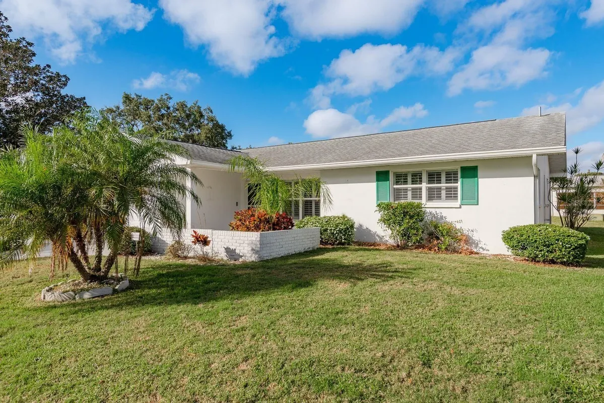 Property Slideshow image 1 of 35 | 2949 briar cliff dr, Palm Harbor, FL, 34684