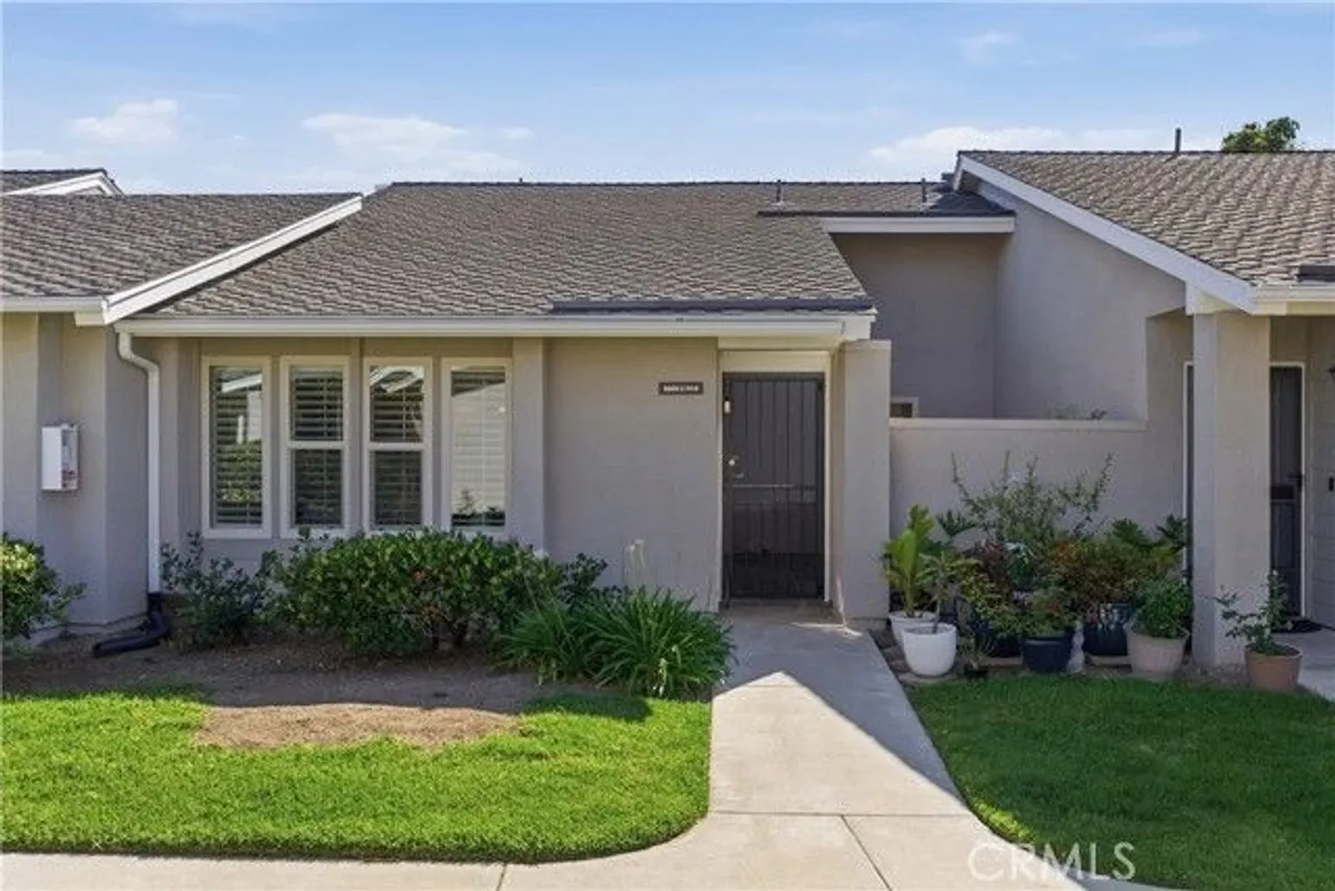 Property Slideshow image 1 of 35 | 8885 plumas cir 1114c, Huntington Beach, CA, 92646