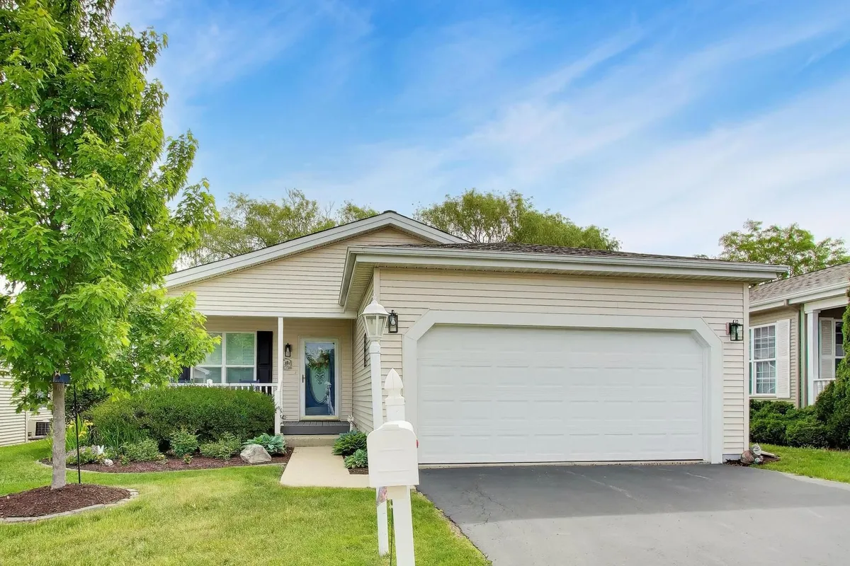Property Slideshow image 1 of 37 | 3407 stretch run rd, Grayslake, IL, 60030