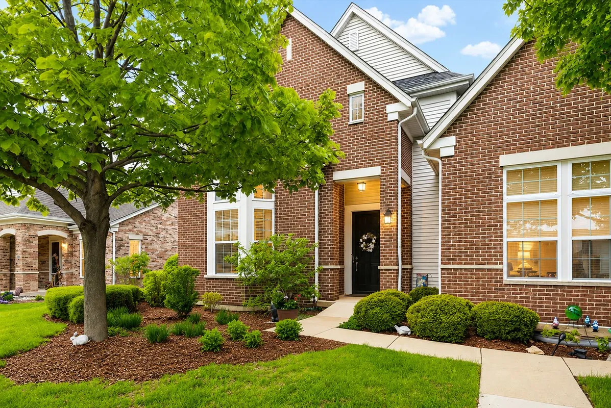 Property Slideshow image 1 of 47 | 2630 camberley cir, Naperville, IL, 60564