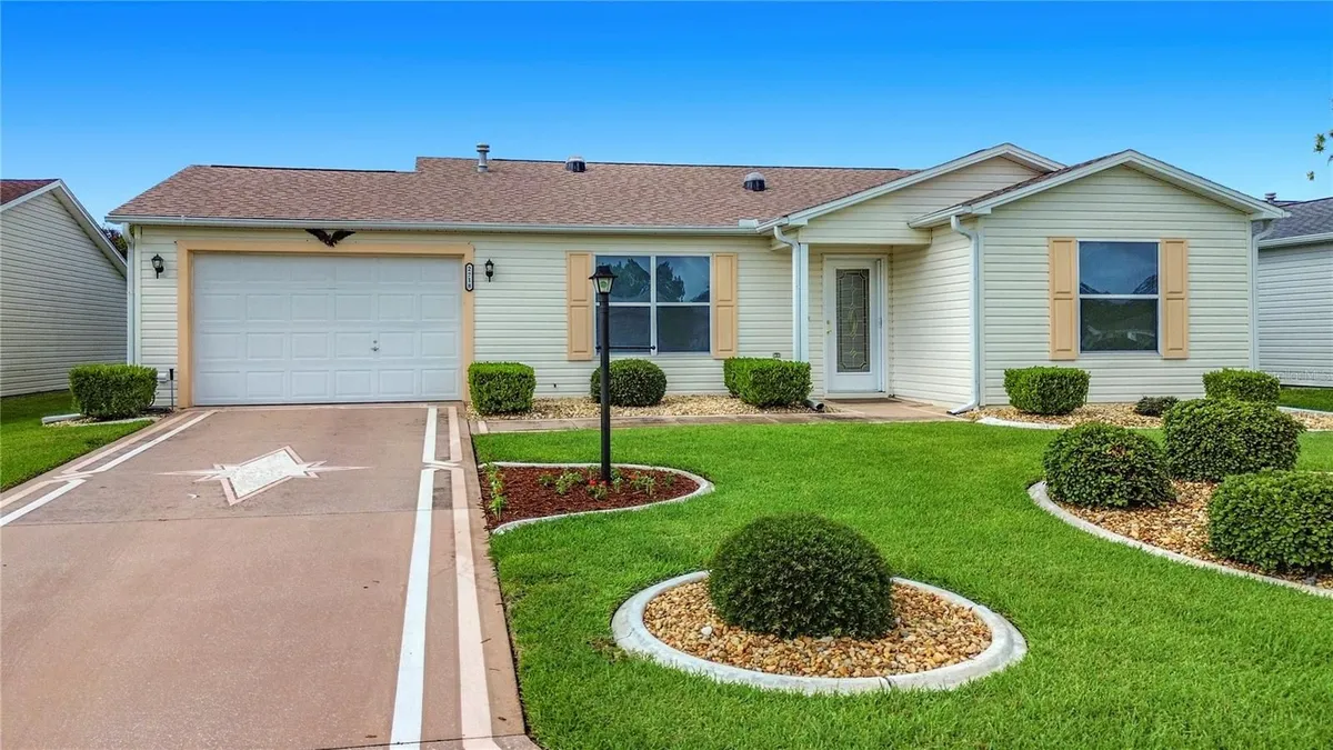 Property Slideshow image 1 of 42 | 2718 benavides dr, The Villages, FL, 32162