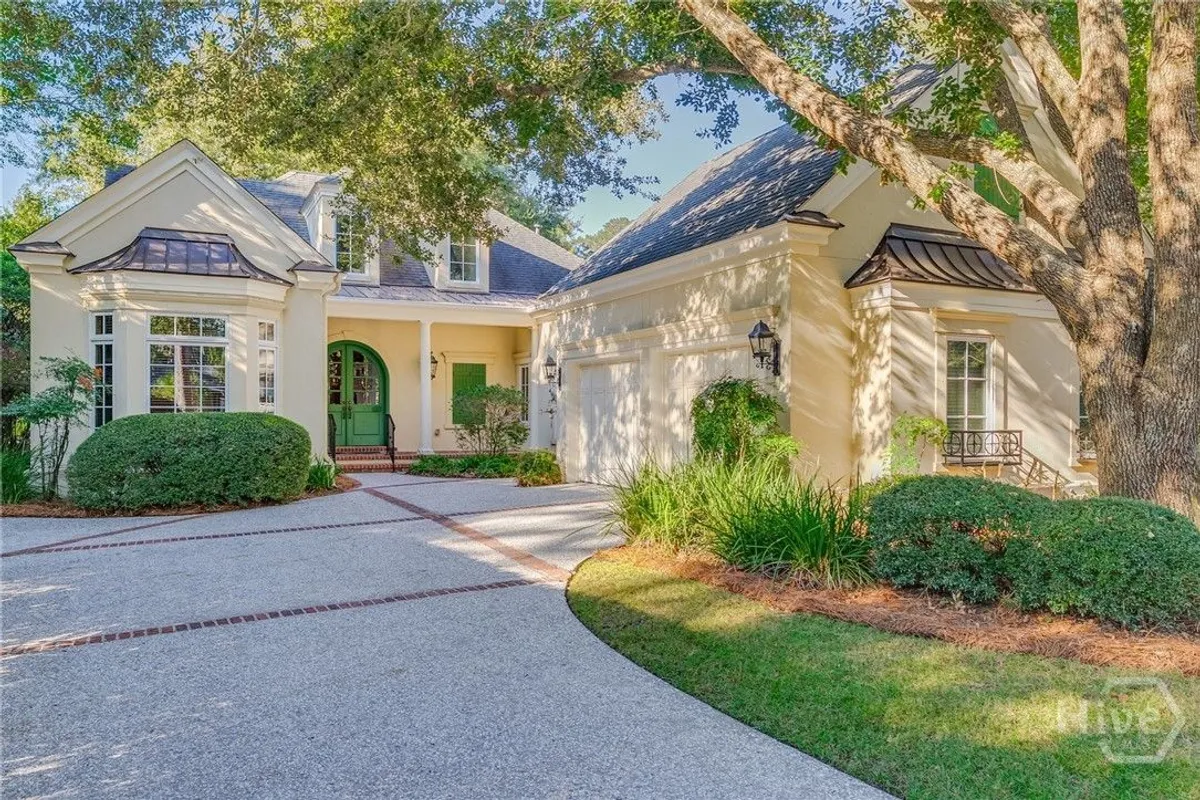 Property Slideshow image 1 of 38 | 6 oak shadow ct, Savannah, GA, 31411