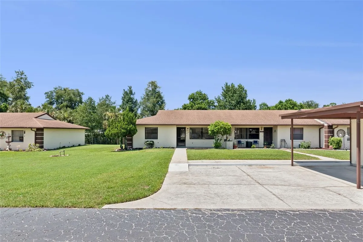 Property Slideshow image 1 of 32 | 12441 orangewood cir, Tavares, FL, 32778