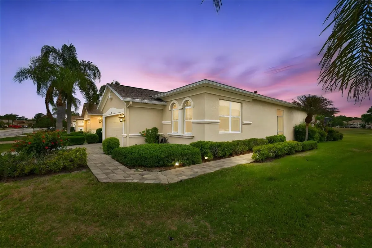 Property Slideshow image 1 of 45 | 1907 sterling glen ct, Sun City Center, FL, 33573