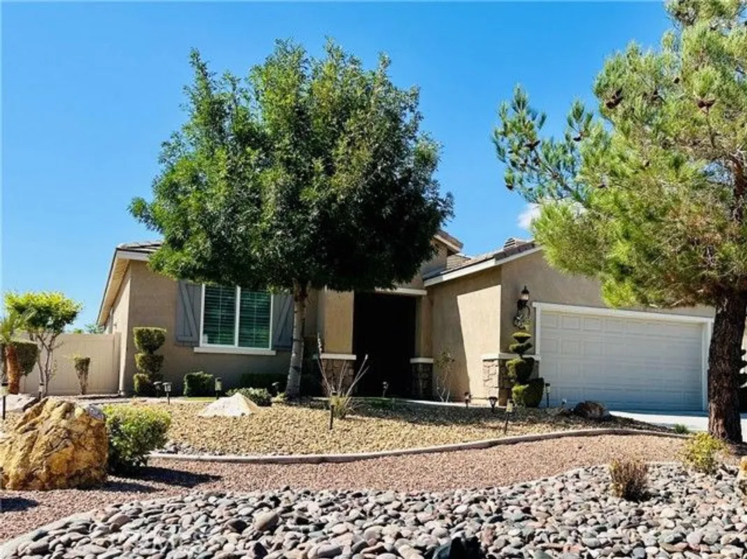 Property Slideshow image 1 of 30 | 19369 glaslyn ct, Apple Valley, CA, 92308