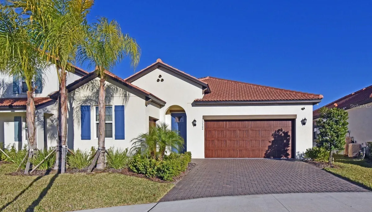 Property Slideshow image 1 of 45 | 17304 banded gold ln, Wimauma, FL, 33598