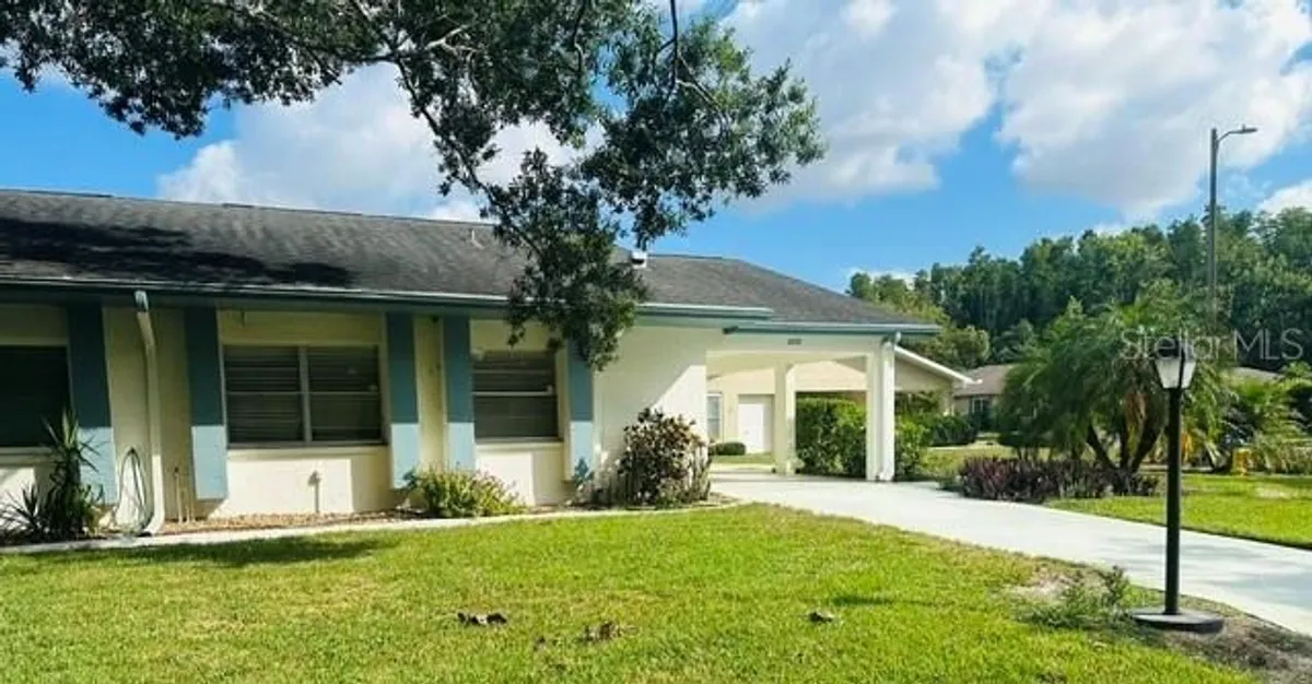 Property Slideshow image 1 of 21 | 2033 hawkhurst cir 180, Sun City Center, FL, 33573