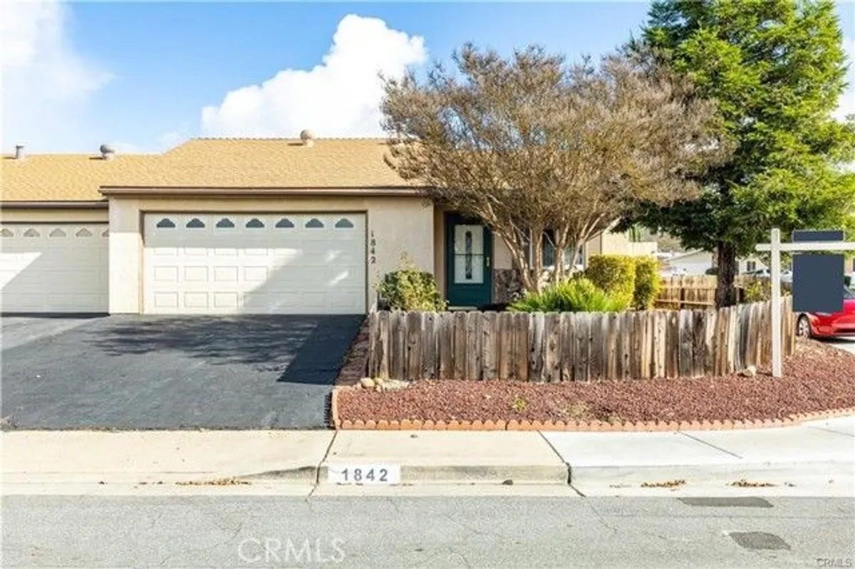 Property Slideshow image 1 of 27 | 1842 ponderosa ln, Paso Robles, CA, 93446