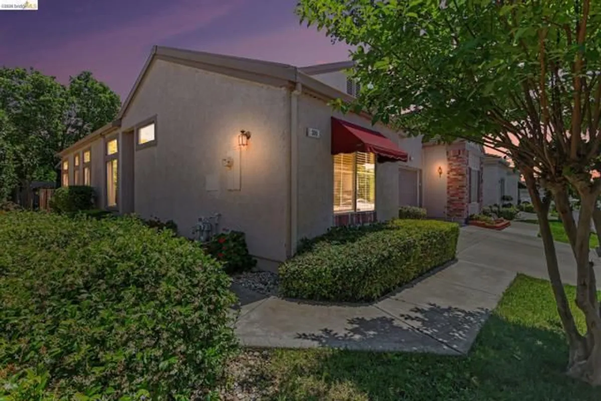 Property Slideshow image 1 of 29 | 300 winesap dr, Brentwood (Cc), CA, 94513
