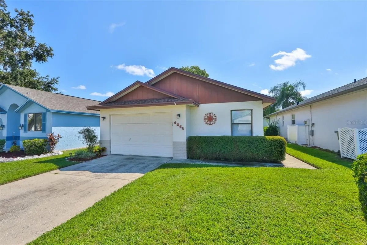Property Slideshow image 1 of 39 | 6253 sandpipers dr, Lakeland, FL, 33809