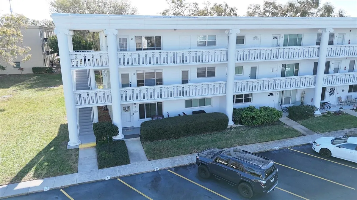 Property Slideshow image 1 of 34 | 2453 brazilia dr 25, Clearwater, FL, 33763