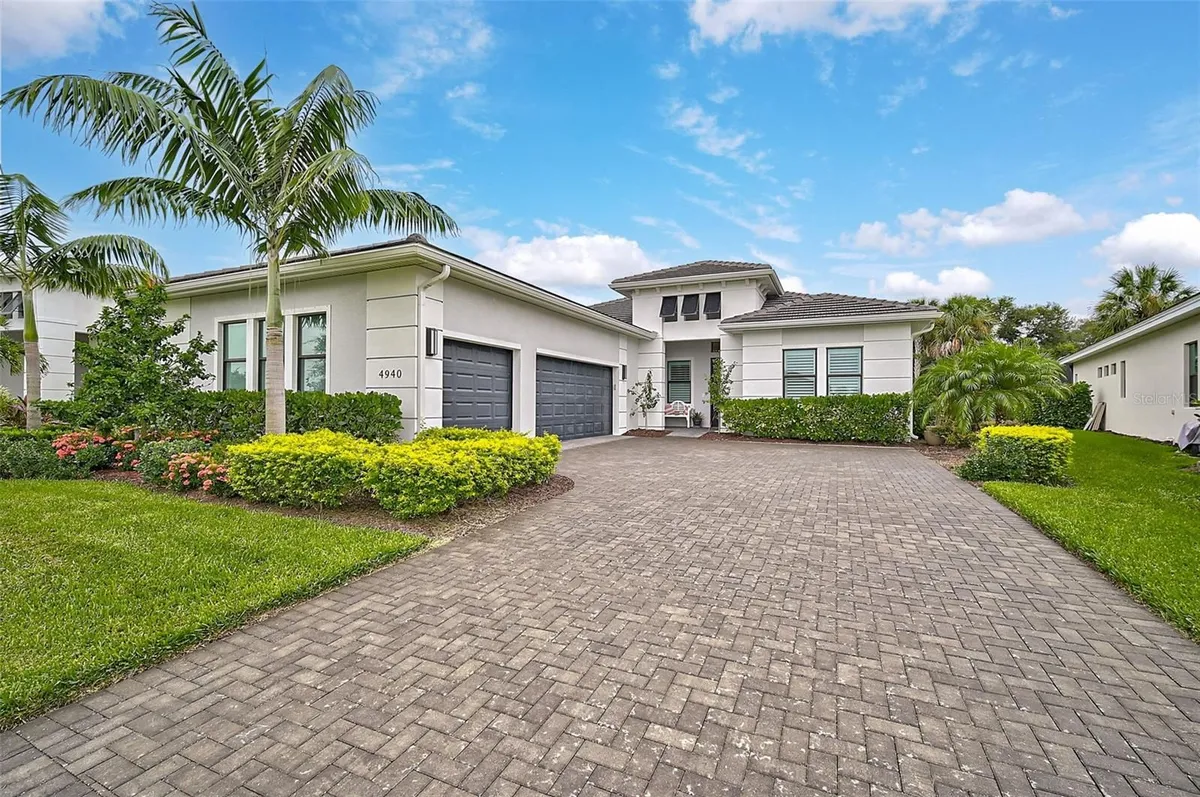 Property Slideshow image 1 of 42 | 4940 surfside cir, Bradenton, FL, 34211
