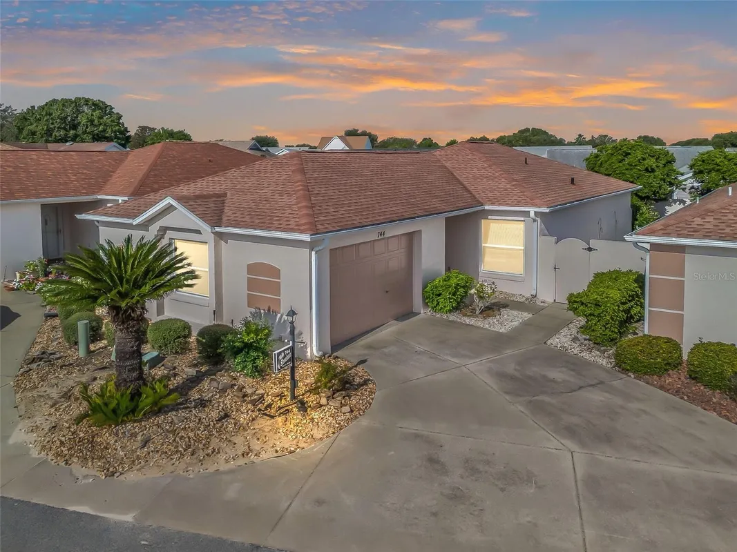 Property Slideshow image 1 of 53 | 744 hernandez dr, The Villages, FL, 32159