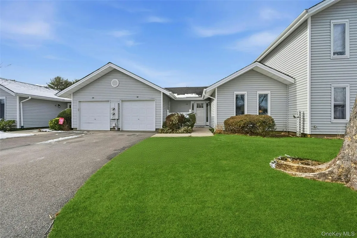 Property Slideshow image 1 of 28 | 210 elton ct, Smithtown, NY, 11780