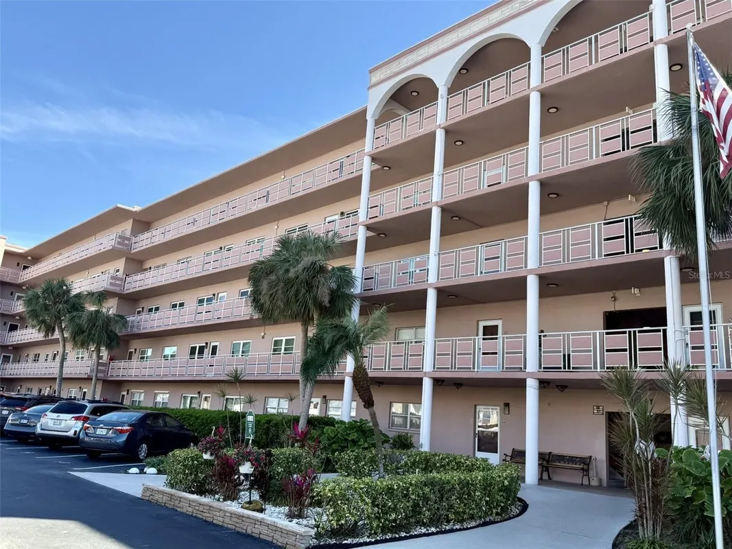 Property Slideshow image 1 of 20 | 5521 80th st n unit 306, Saint Petersburg, FL, 33709