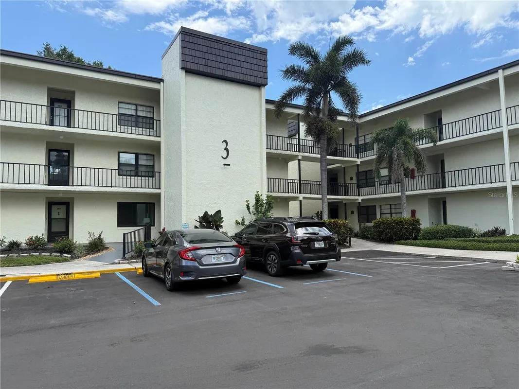 Property Slideshow image 1 of 42 | 14130 rosemary ln 3118, Largo, FL, 33774