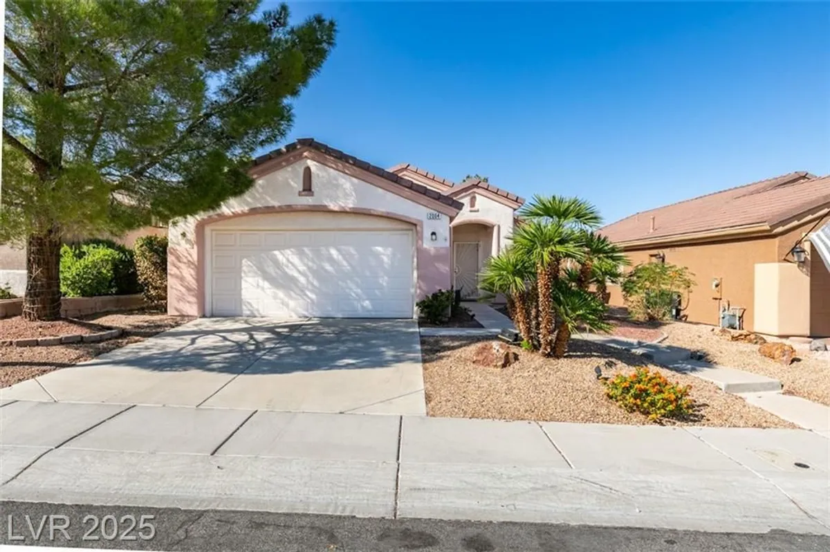 Property Slideshow image 1 of 20 | 2004 poppywood ave, Henderson, NV, 89012