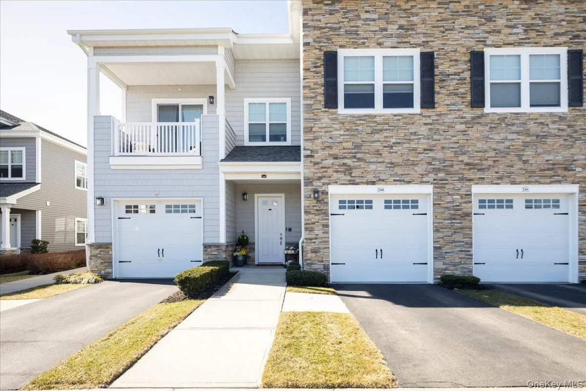 Property Slideshow image 1 of 37 | 244 fall ct, Huntington, NY, 11731