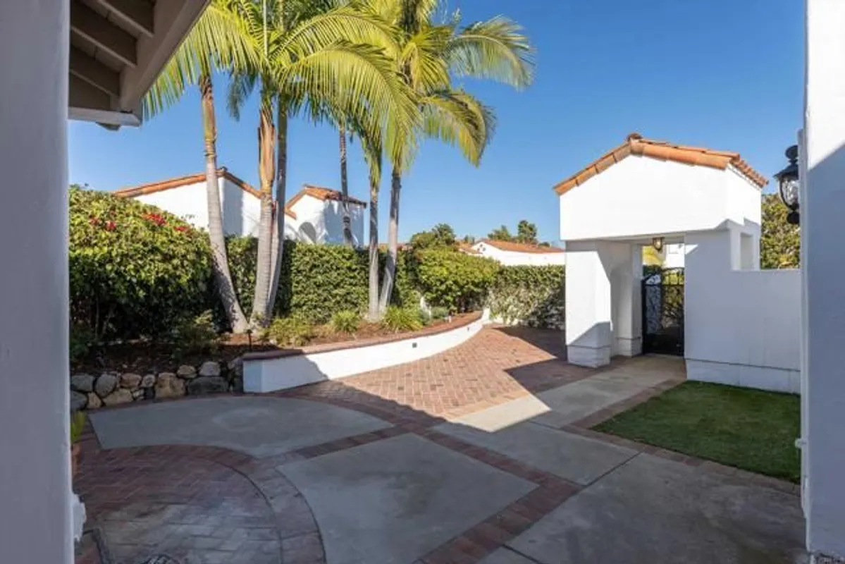 Property Slideshow image 1 of 37 | 4815 galicia way, Oceanside, CA, 92056
