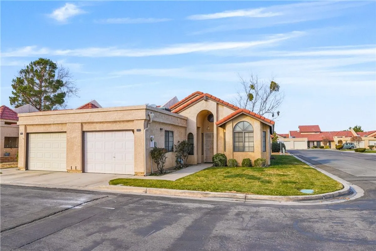Property Slideshow image 1 of 34 | 19144 cedar dr, Apple Valley, CA, 92308